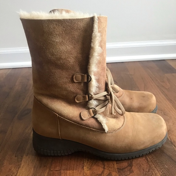 La Canadienne Tan Suede Shearling Boots 